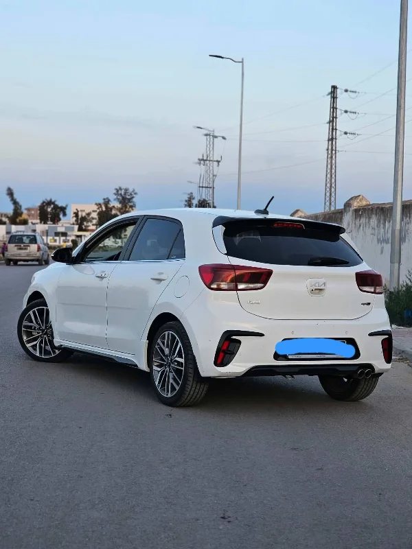 Kia RIO - Photo 8