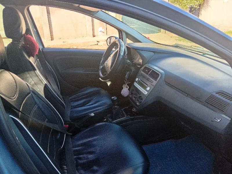 Fiat GRANDE PUNTO - Photo 2