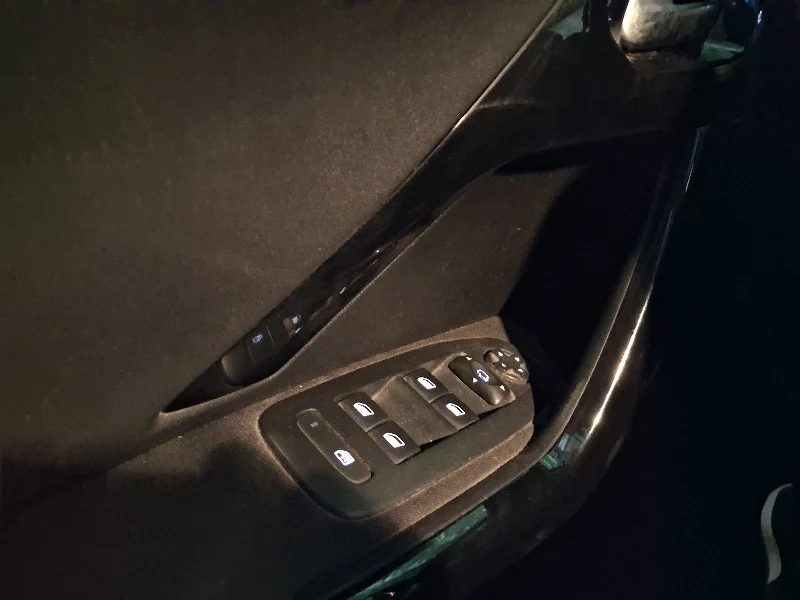 Peugeot 208 - Photo 5