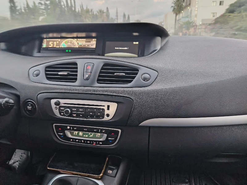Renault Scenic - Photo 4