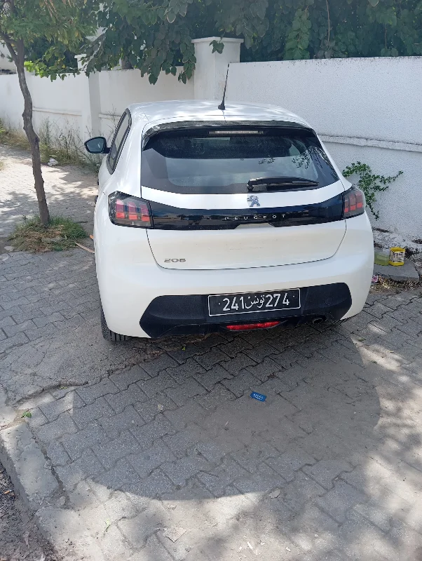 Peugeot 208 - Photo 2