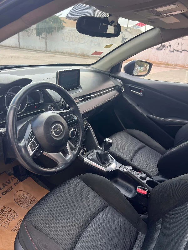 Mazda MAZDA2 - Photo 2