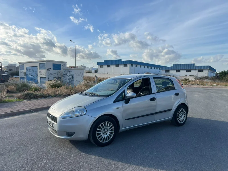 Fiat GRANDE PUNTO - Photo 2