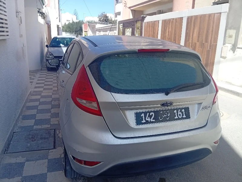 Ford FIESTA - Photo 2