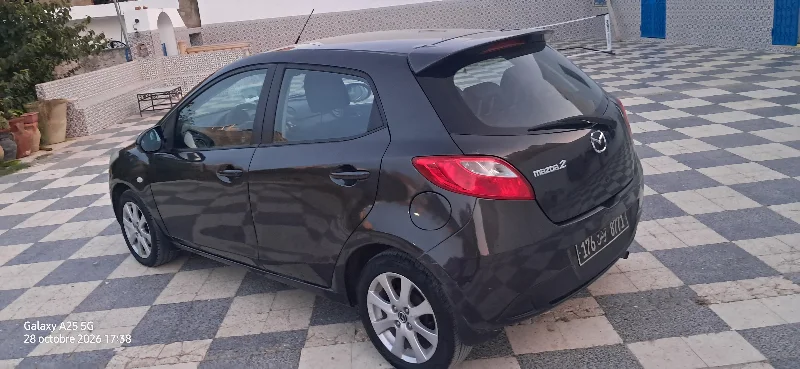 Mazda MAZDA2 - Photo 10