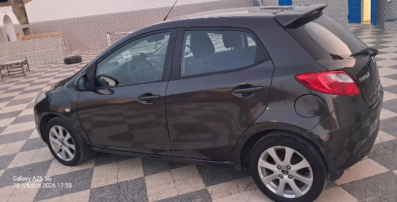 Mazda MAZDA2 - Photo 9