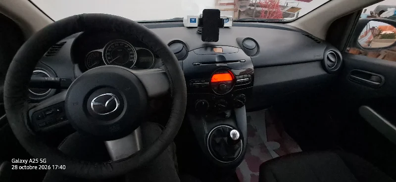 Mazda MAZDA2 - Photo 8