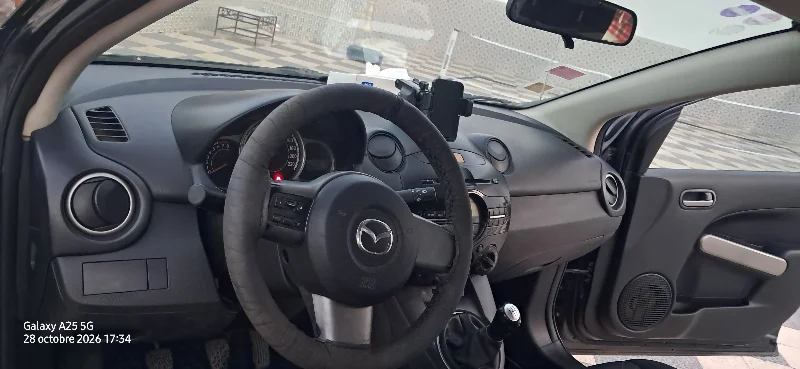 Mazda MAZDA2 - Photo 3
