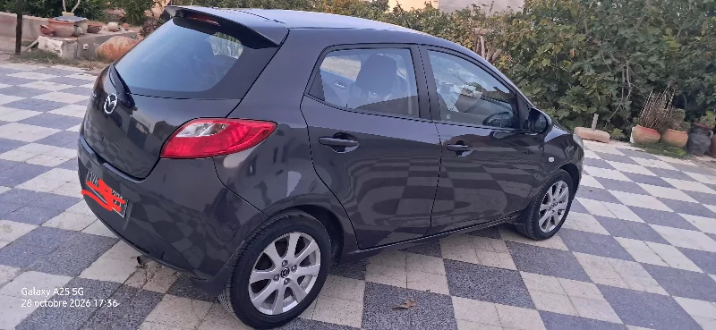 Mazda MAZDA2 - Photo 2
