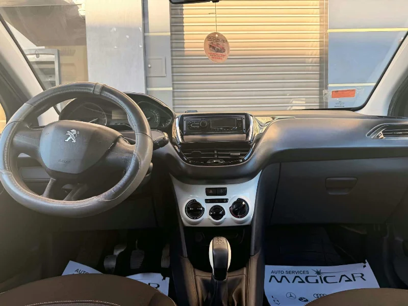 Peugeot 208 - Photo 2