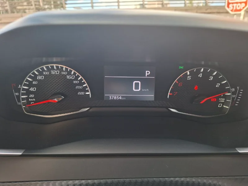 Peugeot 2008 - Photo 8
