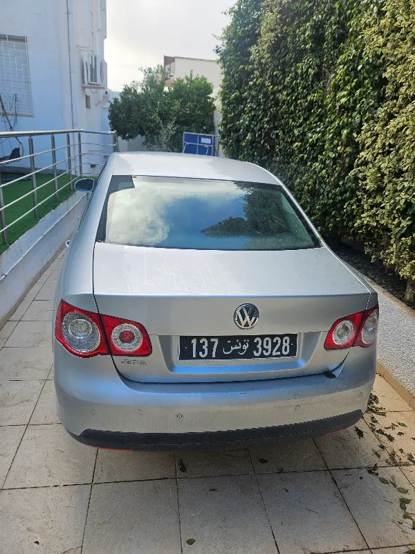 Volkswagen Jetta - Photo 4