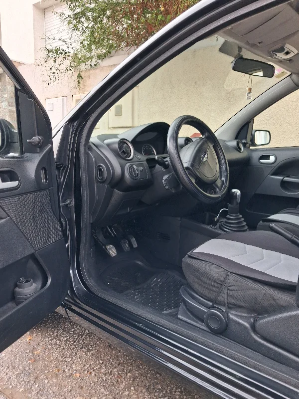 Ford FIESTA - Photo 3