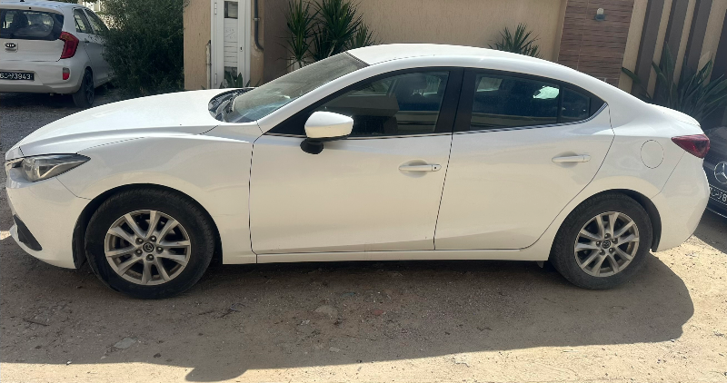 Mazda MAZDA3 - Photo 4