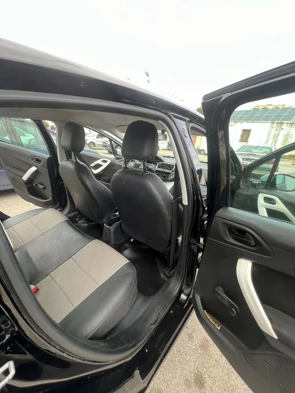 Peugeot 208 - Photo 6