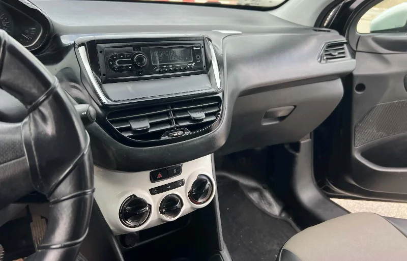 Peugeot 208 - Photo 4