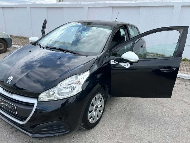 Peugeot 208 - Photo 2