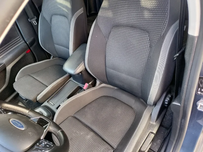 Ford FOCUS - Photo 2