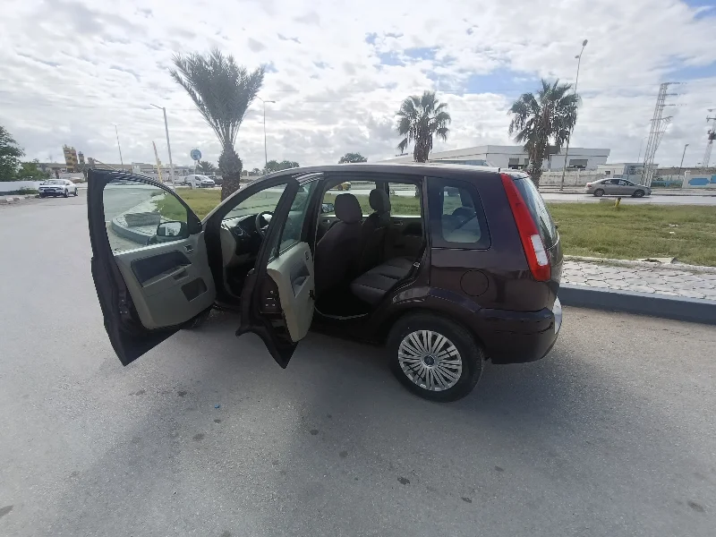 Ford FUSION - Photo 7