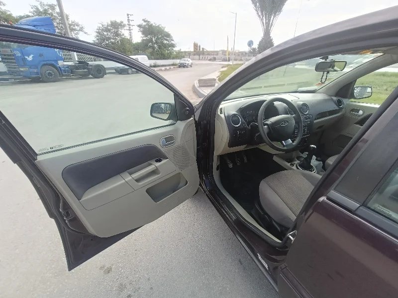Ford FUSION - Photo 5