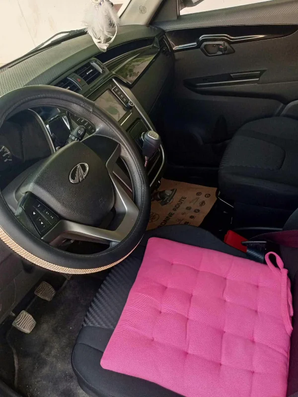 Mahindra KUV 100 - Photo 5
