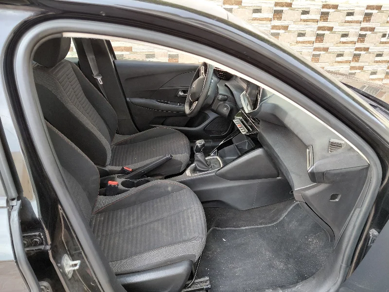 Peugeot 208 - Photo 9