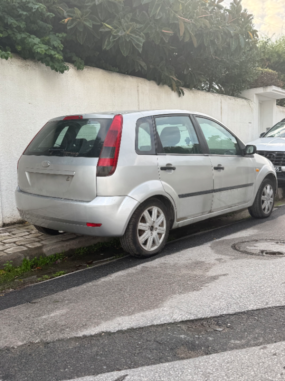 Ford FIESTA - Photo 2