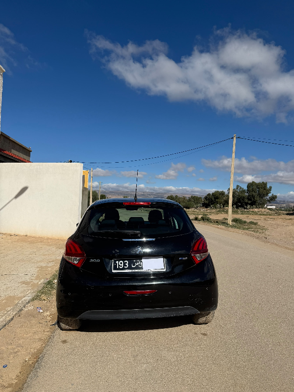 Peugeot 208 - Photo 8