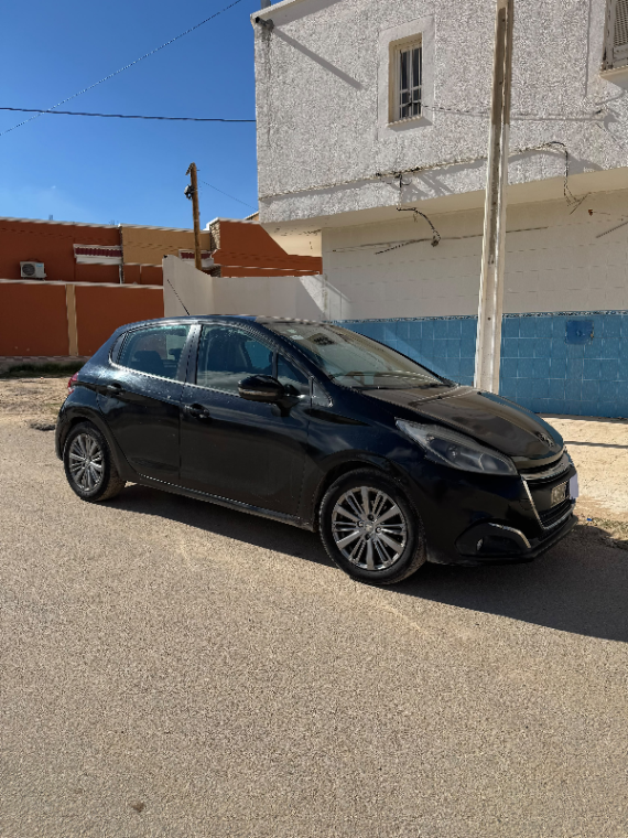 Peugeot 208 - Photo 6