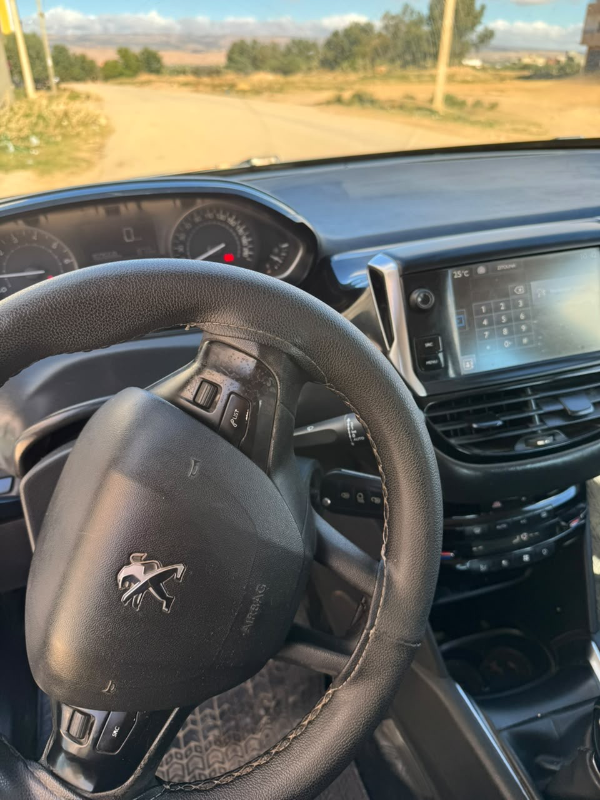 Peugeot 208 - Photo 4