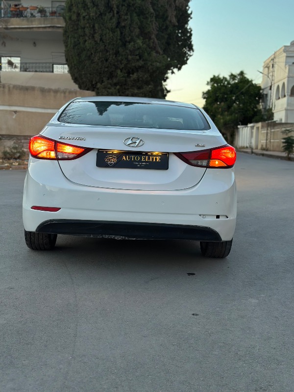 Hyundai ELANTRA Essence 2015 - Image de l'annonce